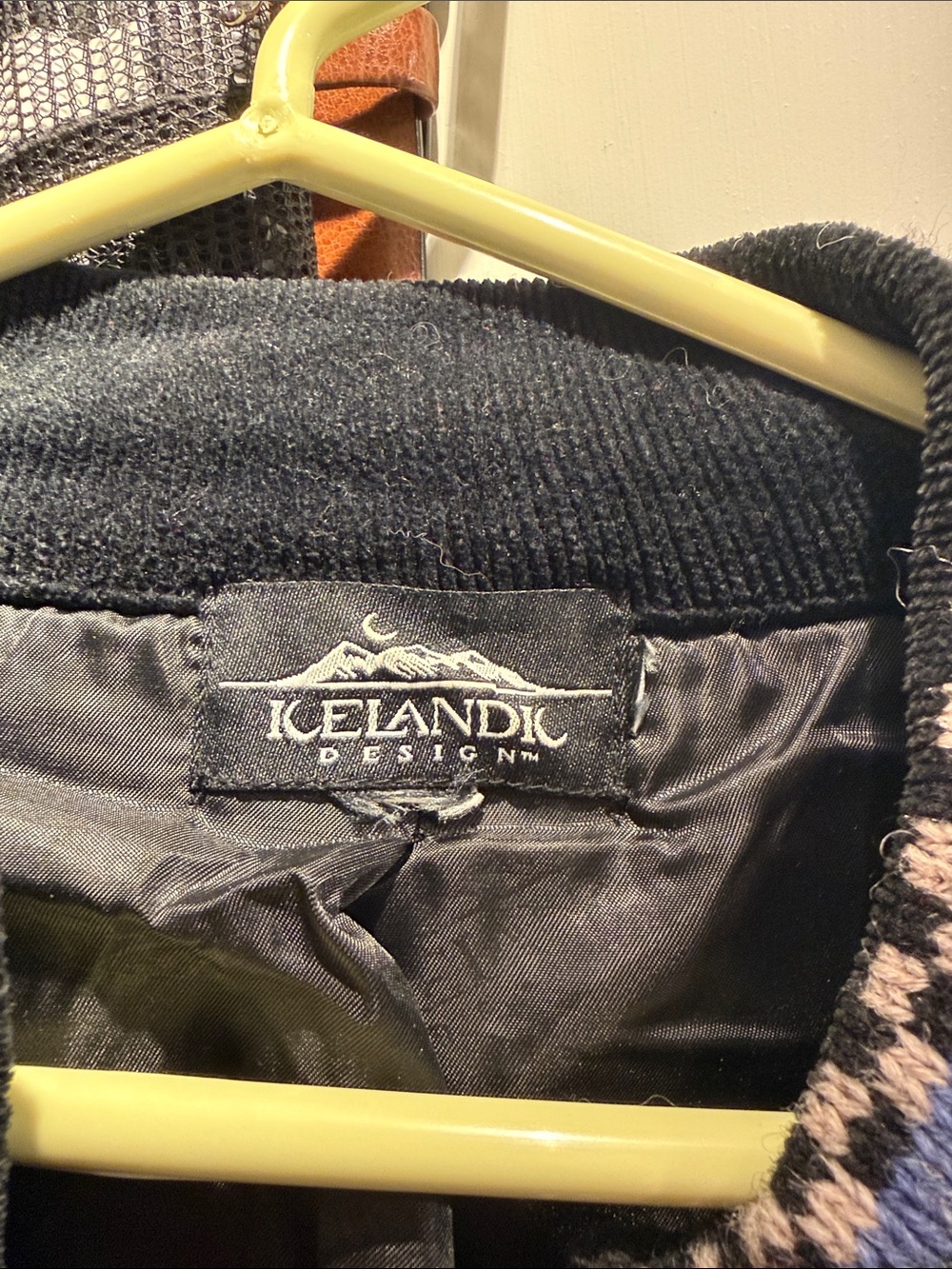 Icelandic Design Jacket - Picture 5 of 5